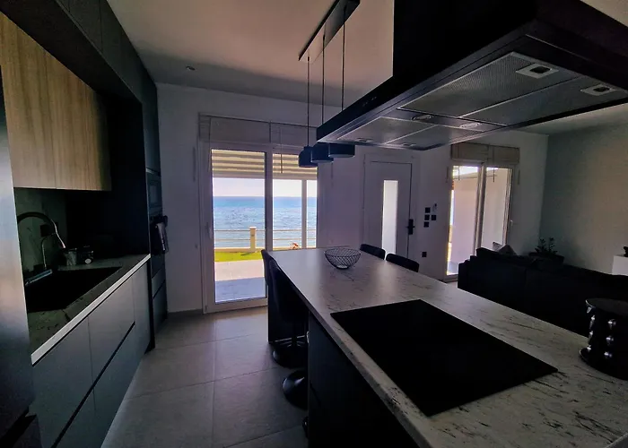 Sunset Shores Mola Kaliva