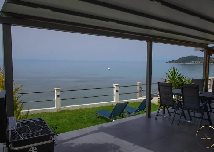 Sunset Shores Mola Kalyva