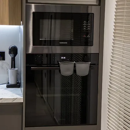 Sunset Shores * مولا كاليفا